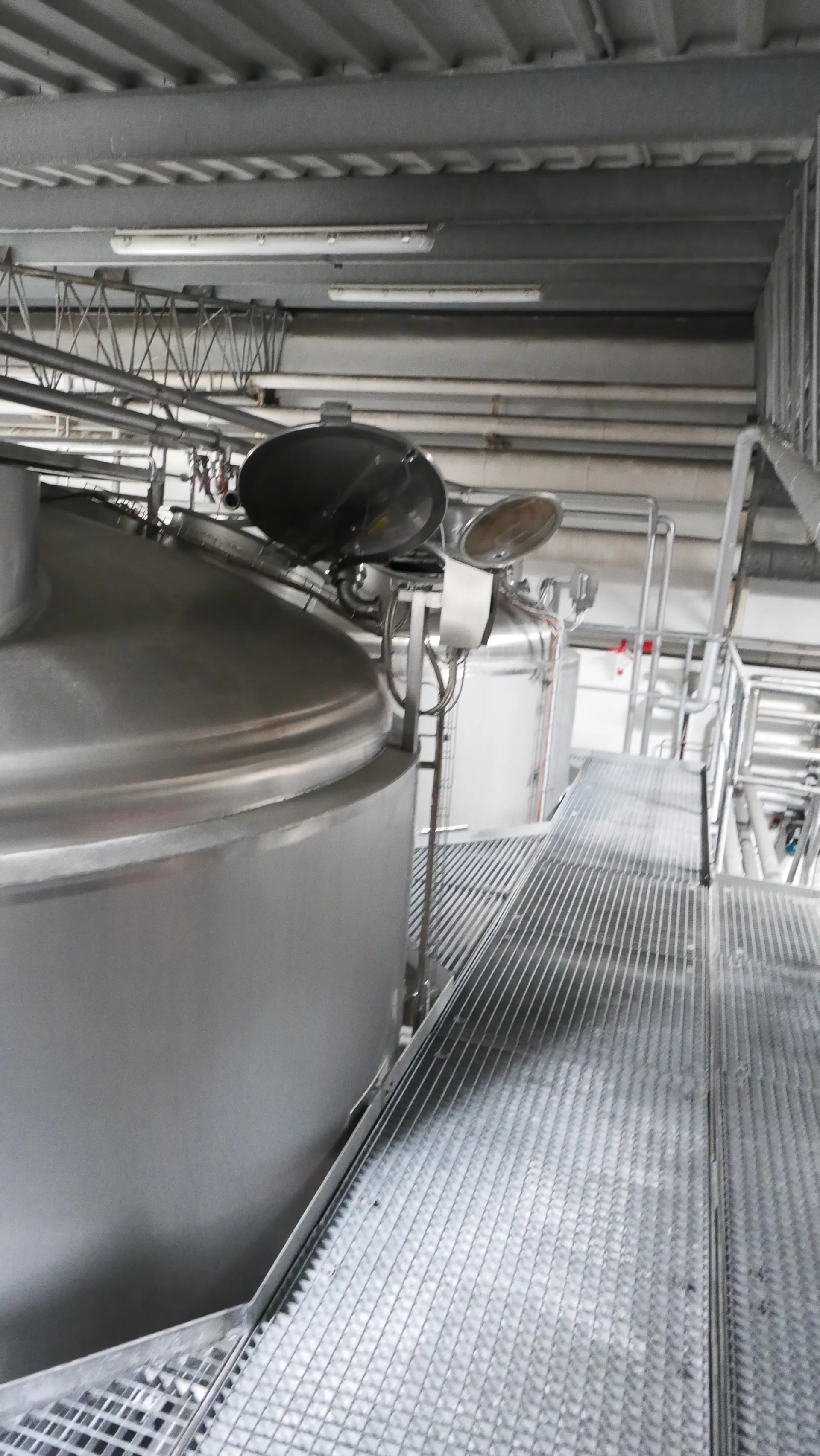 25-0138EUBA 72.000 Liter Rührwerkstank/ Milchtank/ Lagertank in V2A mit Kühlschlange und Isolierung
