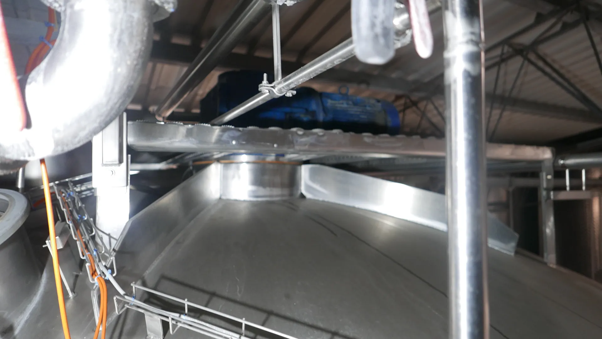 25-0138EUBA 72.000 Liter Rührwerkstank/ Milchtank/ Lagertank in V2A mit Kühlschlange und Isolierung