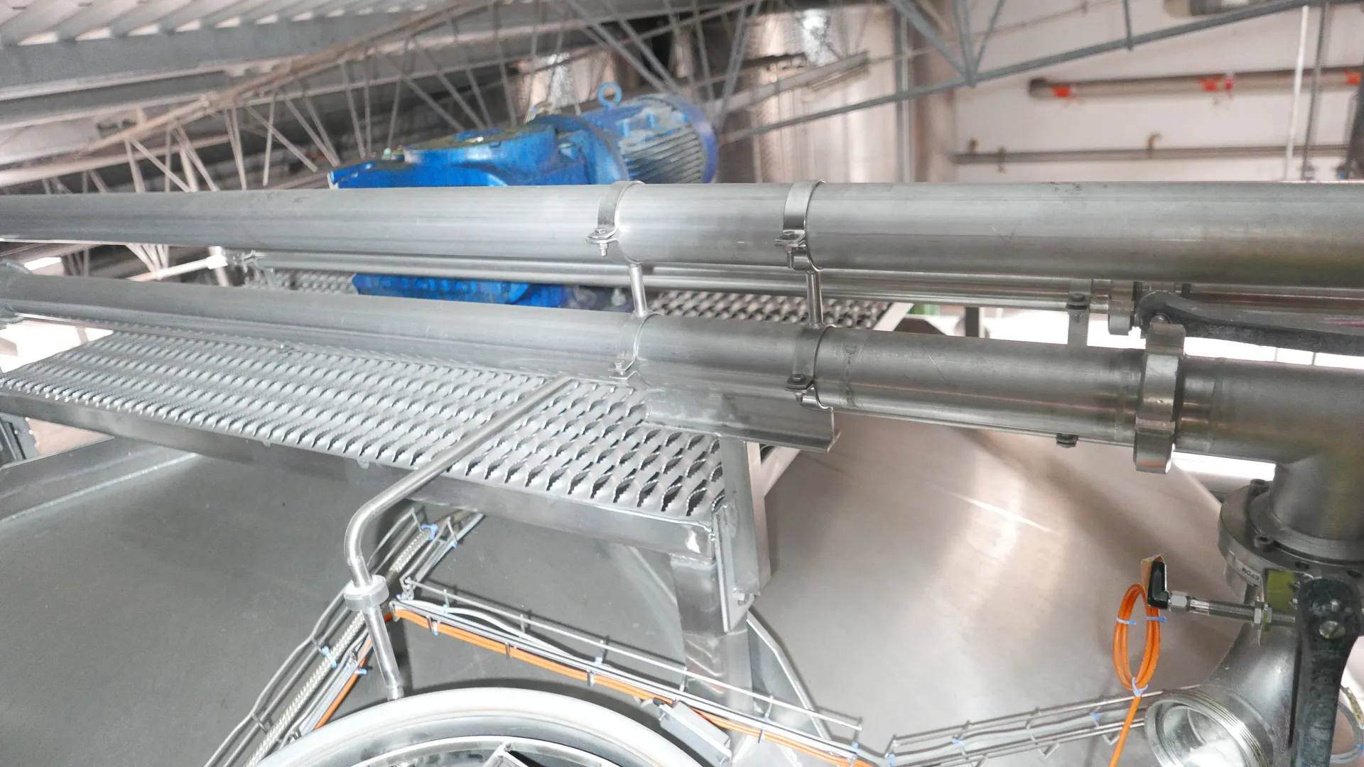 25-0138EUBA 72.000 Liter Rührwerkstank/ Milchtank/ Lagertank in V2A mit Kühlschlange und Isolierung