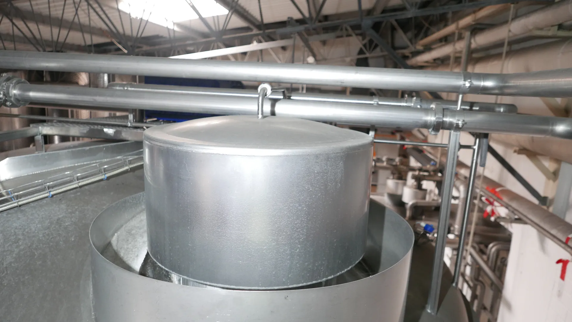 25-0138EUBA 72.000 Liter Rührwerkstank/ Milchtank/ Lagertank in V2A mit Kühlschlange und Isolierung