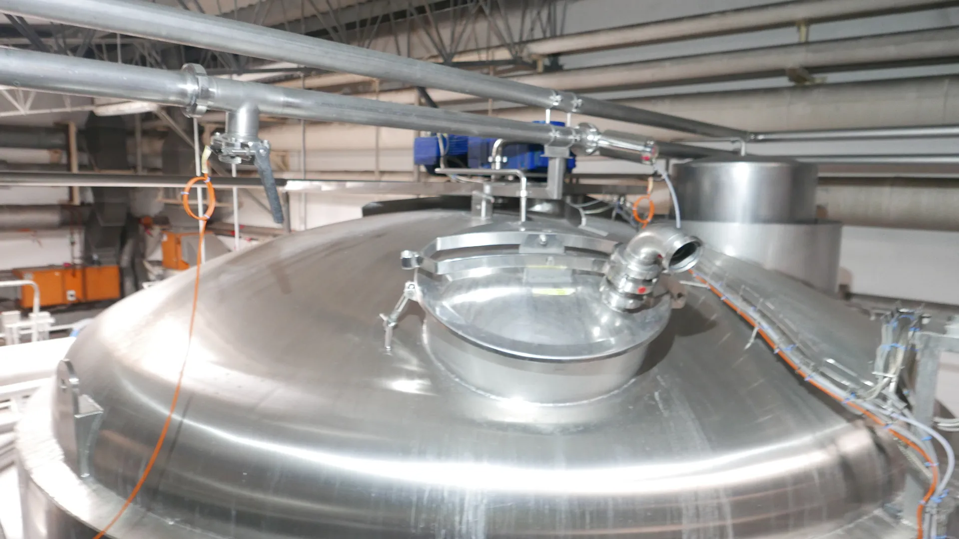 25-0138EUBA 72.000 Liter Rührwerkstank/ Milchtank/ Lagertank in V2A mit Kühlschlange und Isolierung