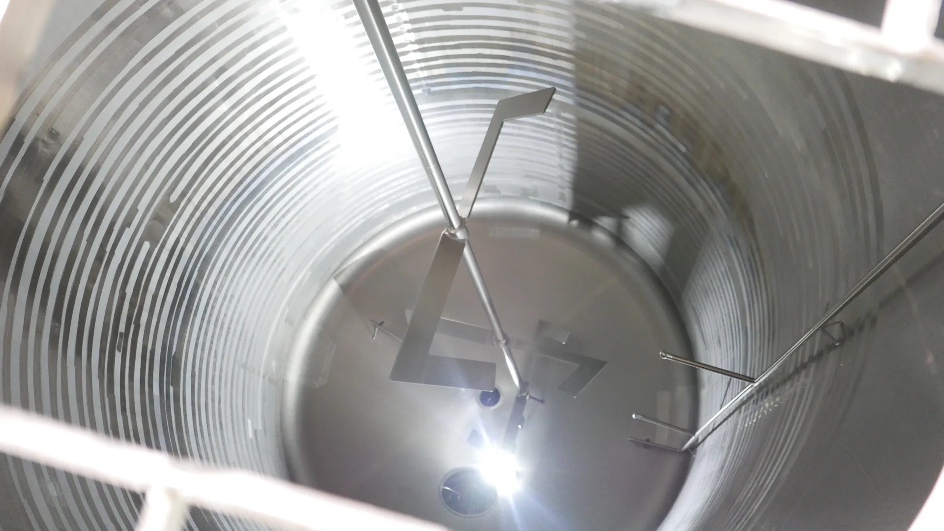 25-0139EUBA 52.000 Liter Rührwerkstank/ Milchtank/ Lagertank in V2A mit Kühlschlange und Isolierung