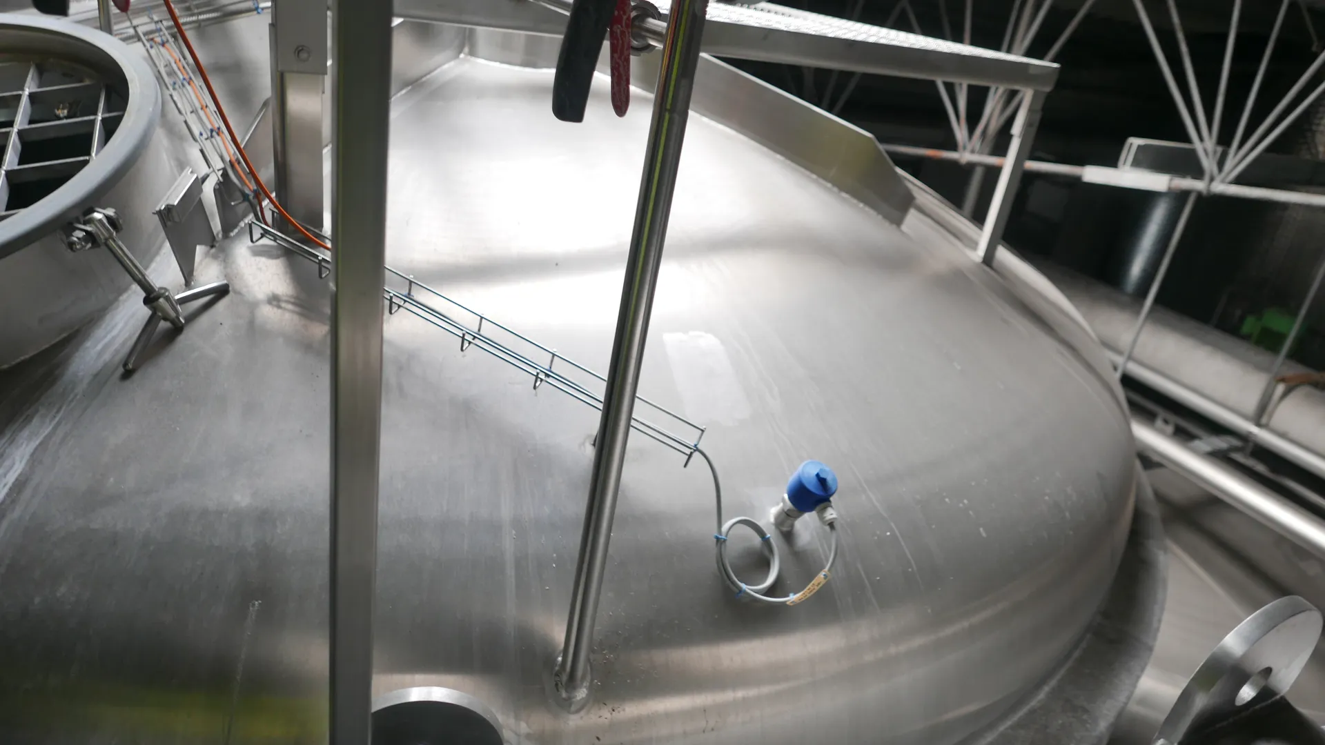 25-0139EUBA 52.000 Liter Rührwerkstank/ Milchtank/ Lagertank in V2A mit Kühlschlange und Isolierung