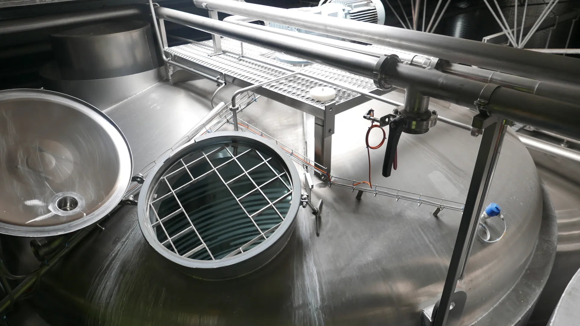 25-0139EUBA 52.000 Liter Rührwerkstank/ Milchtank/ Lagertank in V2A mit Kühlschlange und Isolierung