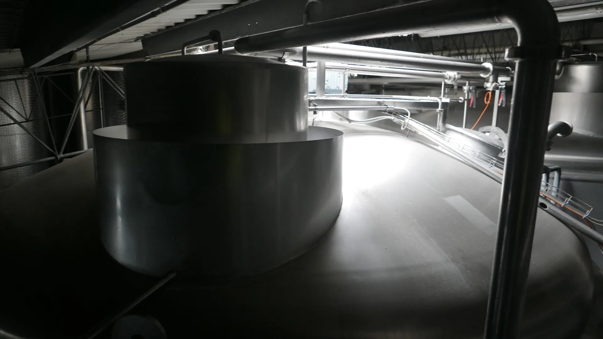 25-0139EUBA 52.000 Liter Rührwerkstank/ Milchtank/ Lagertank in V2A mit Kühlschlange und Isolierung