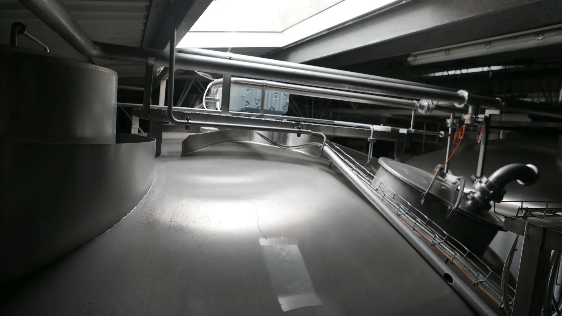 25-0139EUBA 52.000 Liter Rührwerkstank/ Milchtank/ Lagertank in V2A mit Kühlschlange und Isolierung