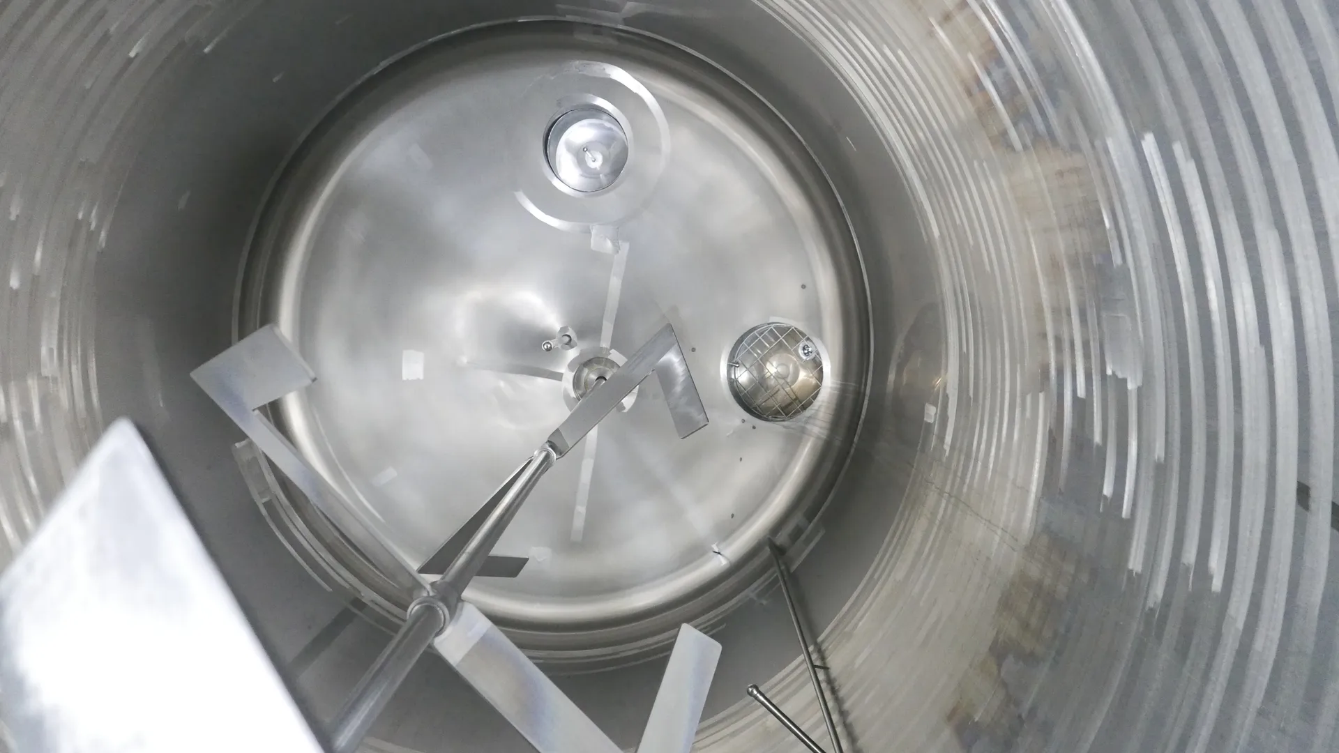 25-0139EUBA 52.000 Liter Rührwerkstank/ Milchtank/ Lagertank in V2A mit Kühlschlange und Isolierung