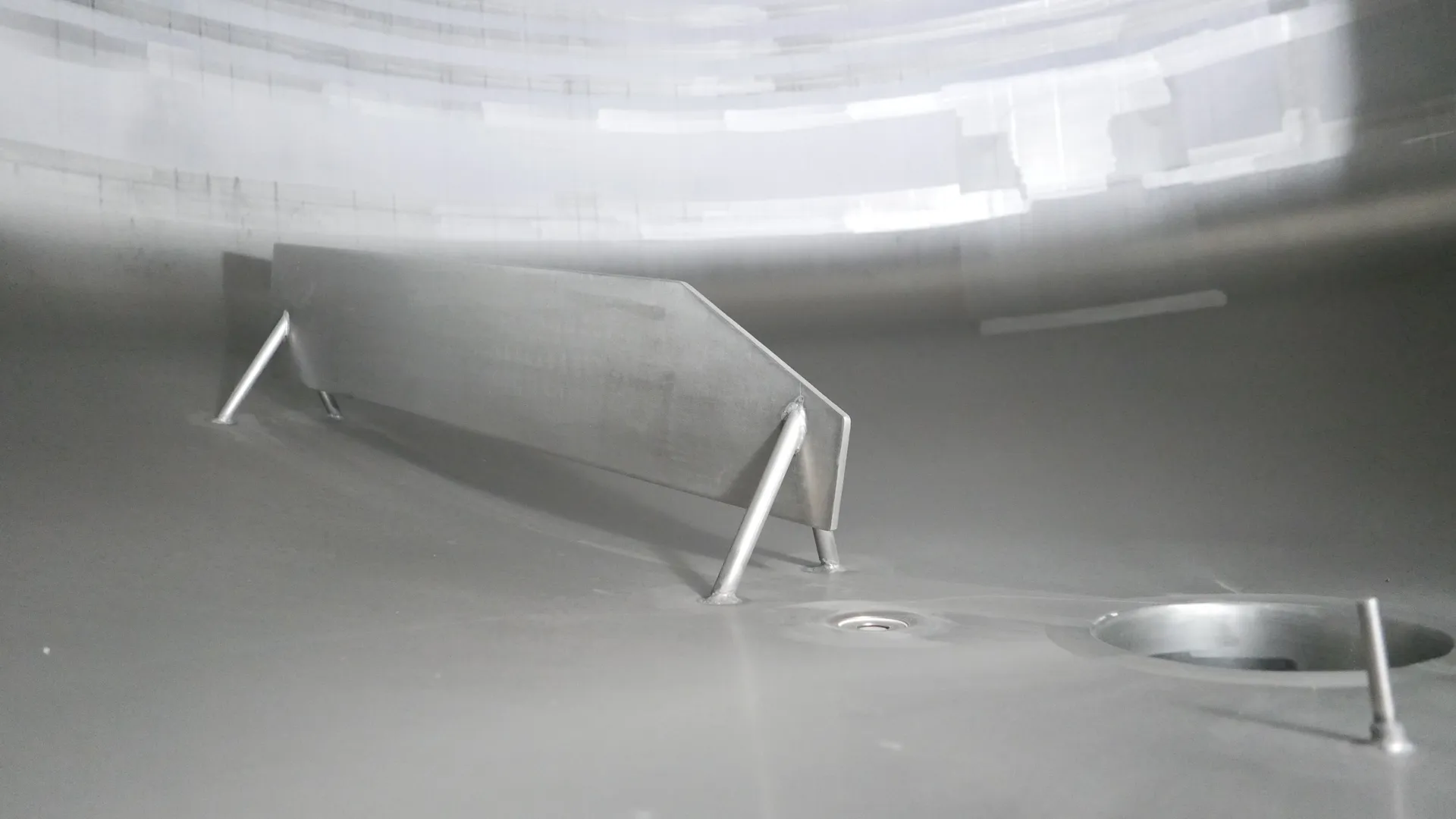 25-0139EUBA 52.000 Liter Rührwerkstank/ Milchtank/ Lagertank in V2A mit Kühlschlange und Isolierung
