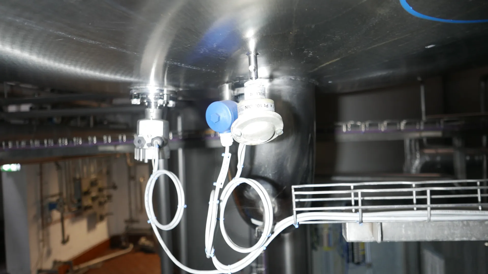 25-0139EUBA 52.000 Liter Rührwerkstank/ Milchtank/ Lagertank in V2A mit Kühlschlange und Isolierung