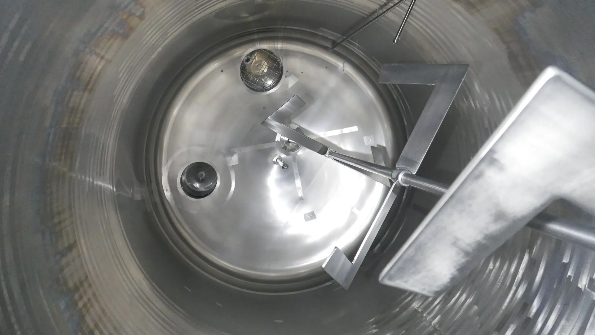 25-0139EUBA 52.000 Liter Rührwerkstank/ Milchtank/ Lagertank in V2A mit Kühlschlange und Isolierung