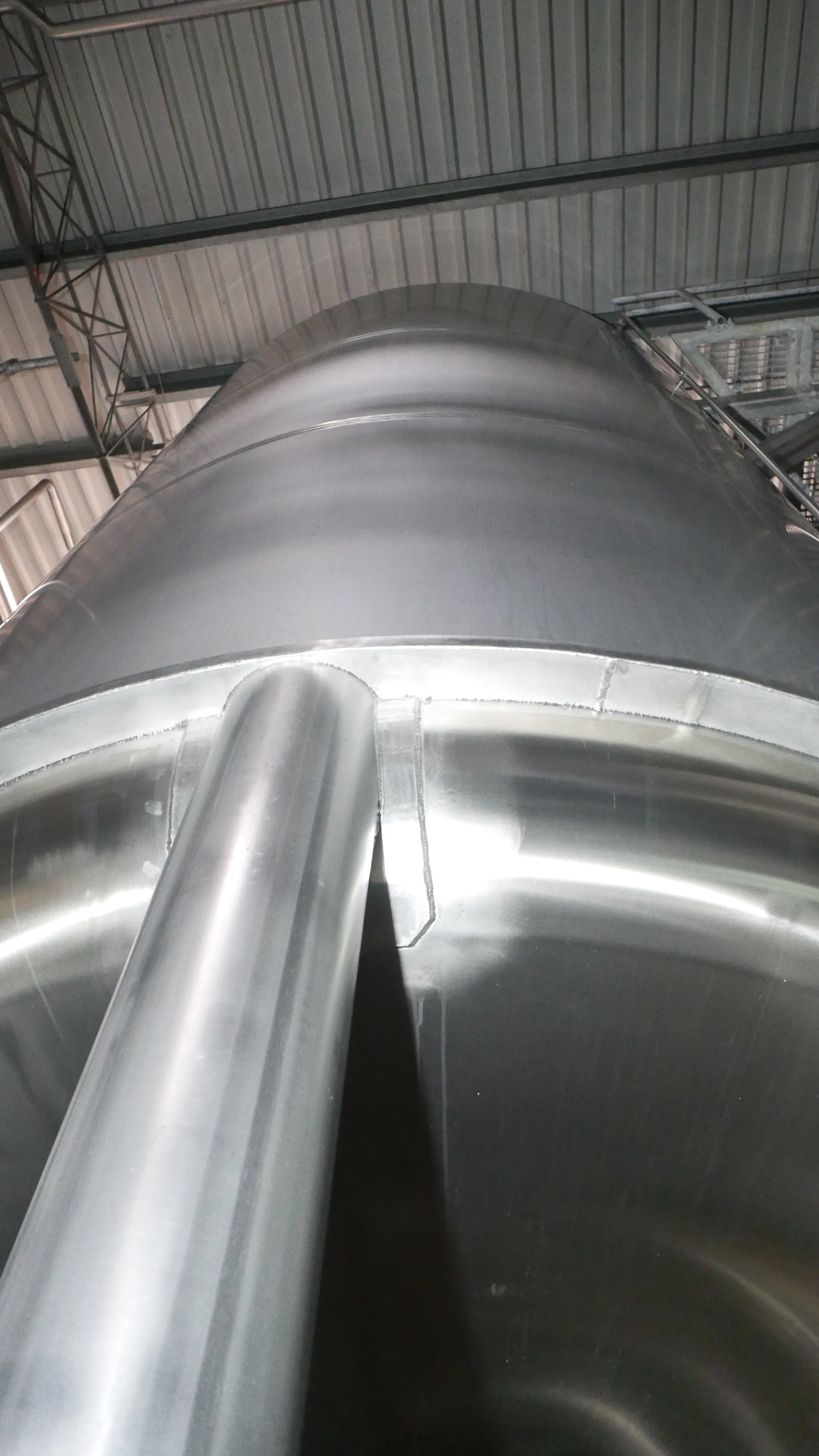 25-0139EUBA 52.000 Liter Rührwerkstank/ Milchtank/ Lagertank in V2A mit Kühlschlange und Isolierung