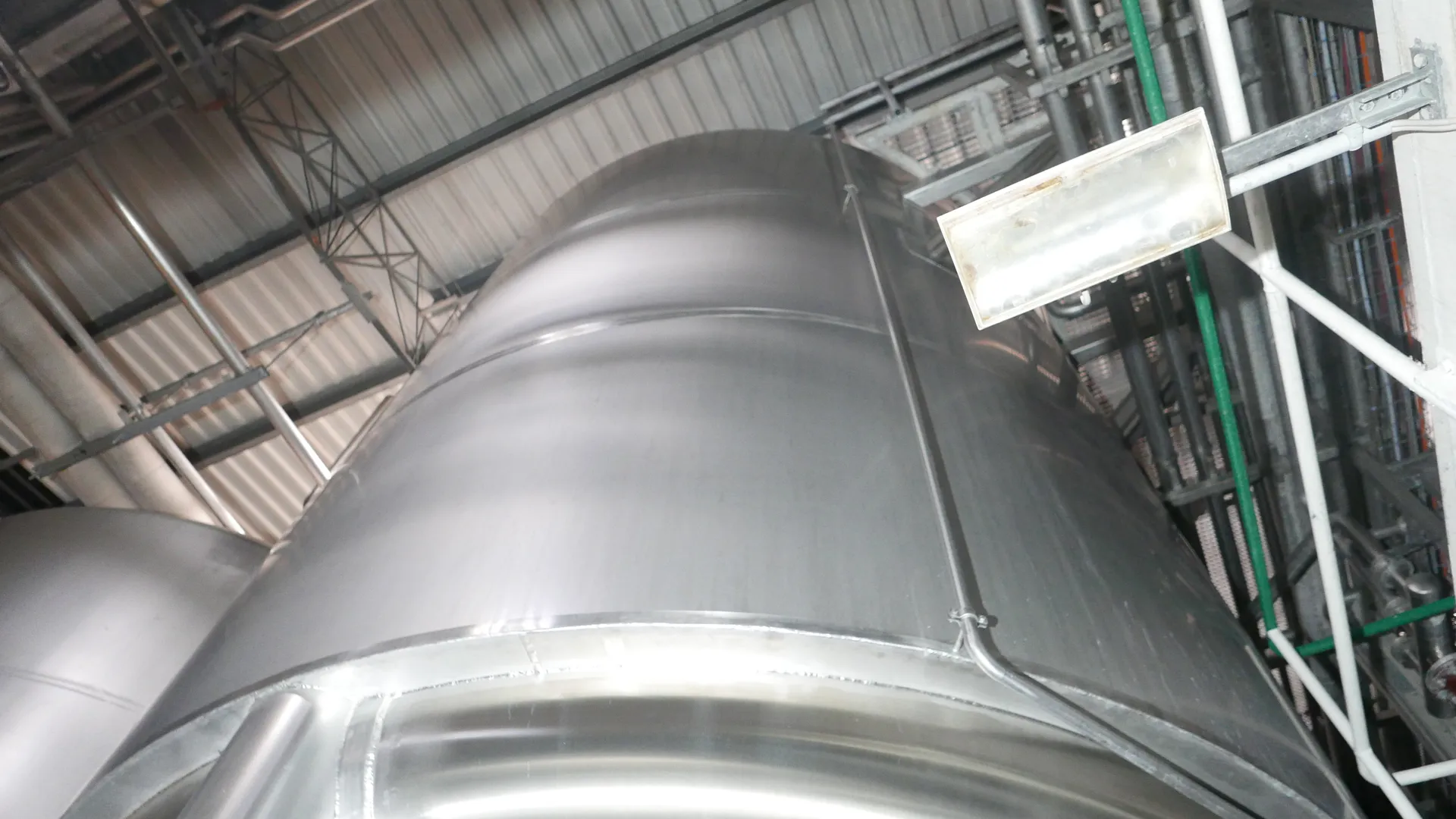 25-0139EUBA 52.000 Liter Rührwerkstank/ Milchtank/ Lagertank in V2A mit Kühlschlange und Isolierung