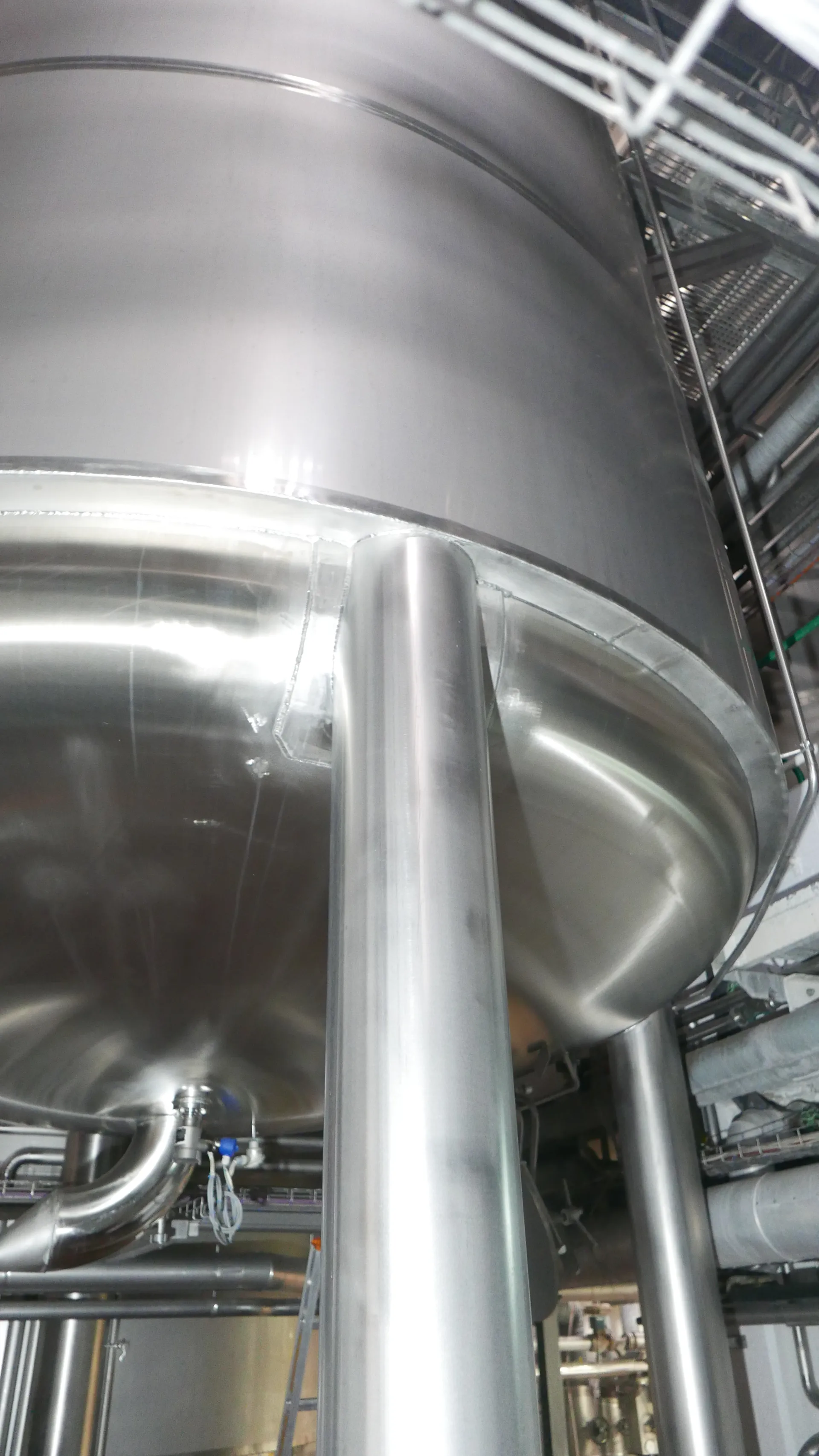 25-0139EUBA 52.000 Liter Rührwerkstank/ Milchtank/ Lagertank in V2A mit Kühlschlange und Isolierung