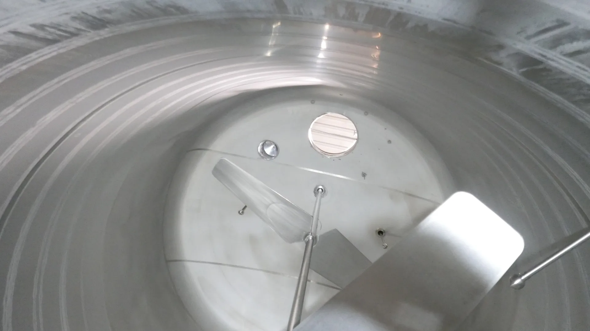 25-0140EUBA 60.800 Liter Rührwerkstank/ Milchtank/ Lagertank in V2A