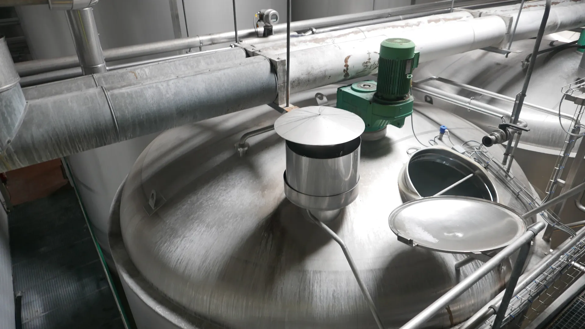 25-0140EUBA 60.800 Liter Rührwerkstank/ Milchtank/ Lagertank in V2A
