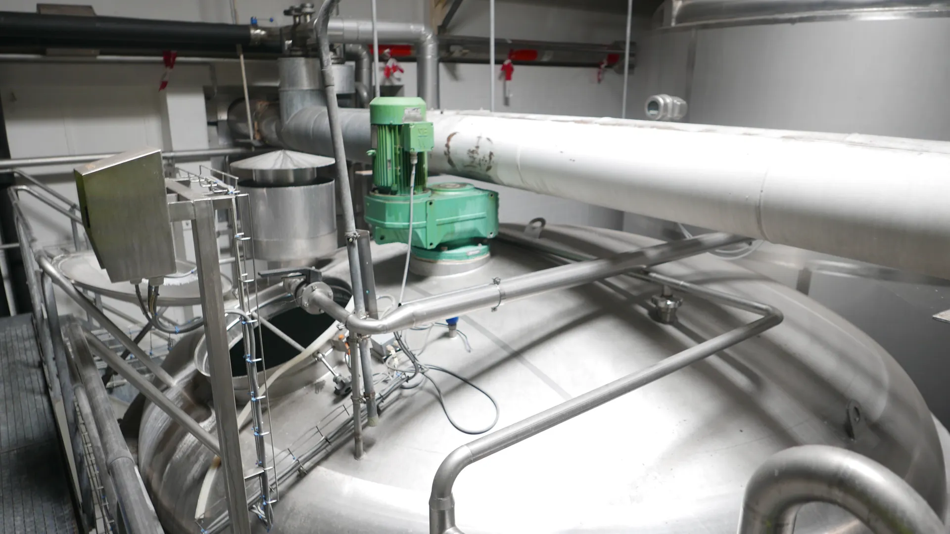25-0140EUBA 60.800 Liter Rührwerkstank/ Milchtank/ Lagertank in V2A