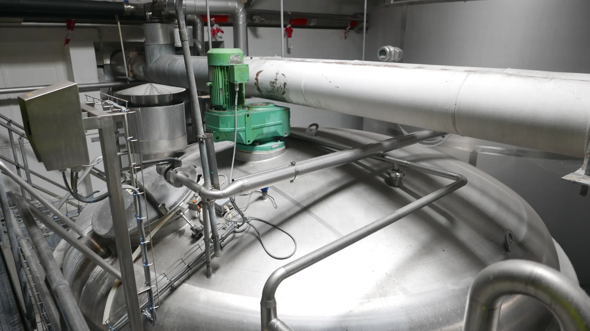 25-0140EUBA 60.800 Liter Rührwerkstank/ Milchtank/ Lagertank in V2A