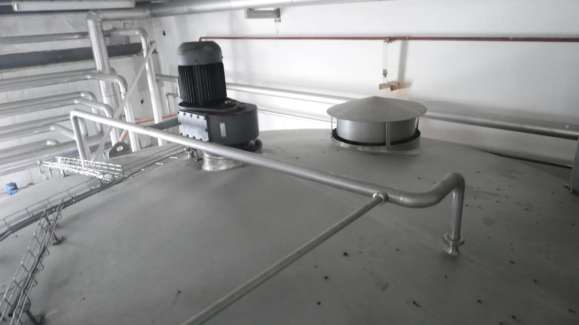 25-0142EUBA 40.000 Liter Rührwerkstank / Lagertank aus V2A isoliert