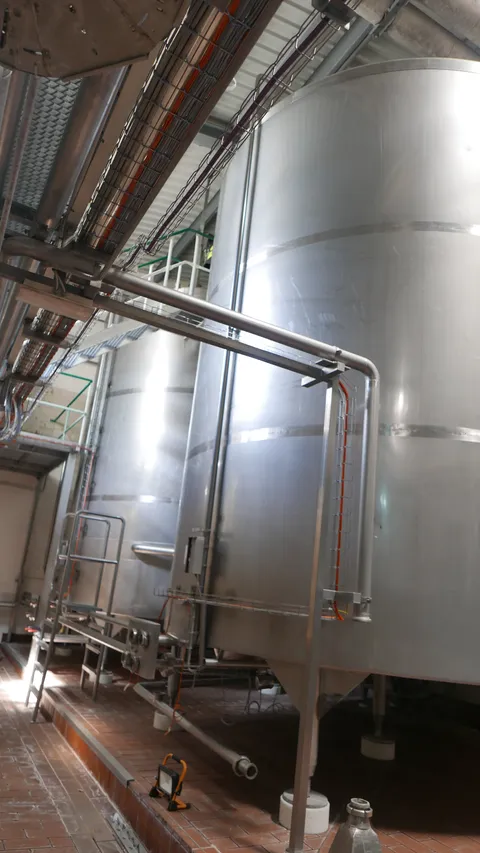 25-0142EUBA 40.000 Liter Rührwerkstank / Lagertank aus V2A isoliert