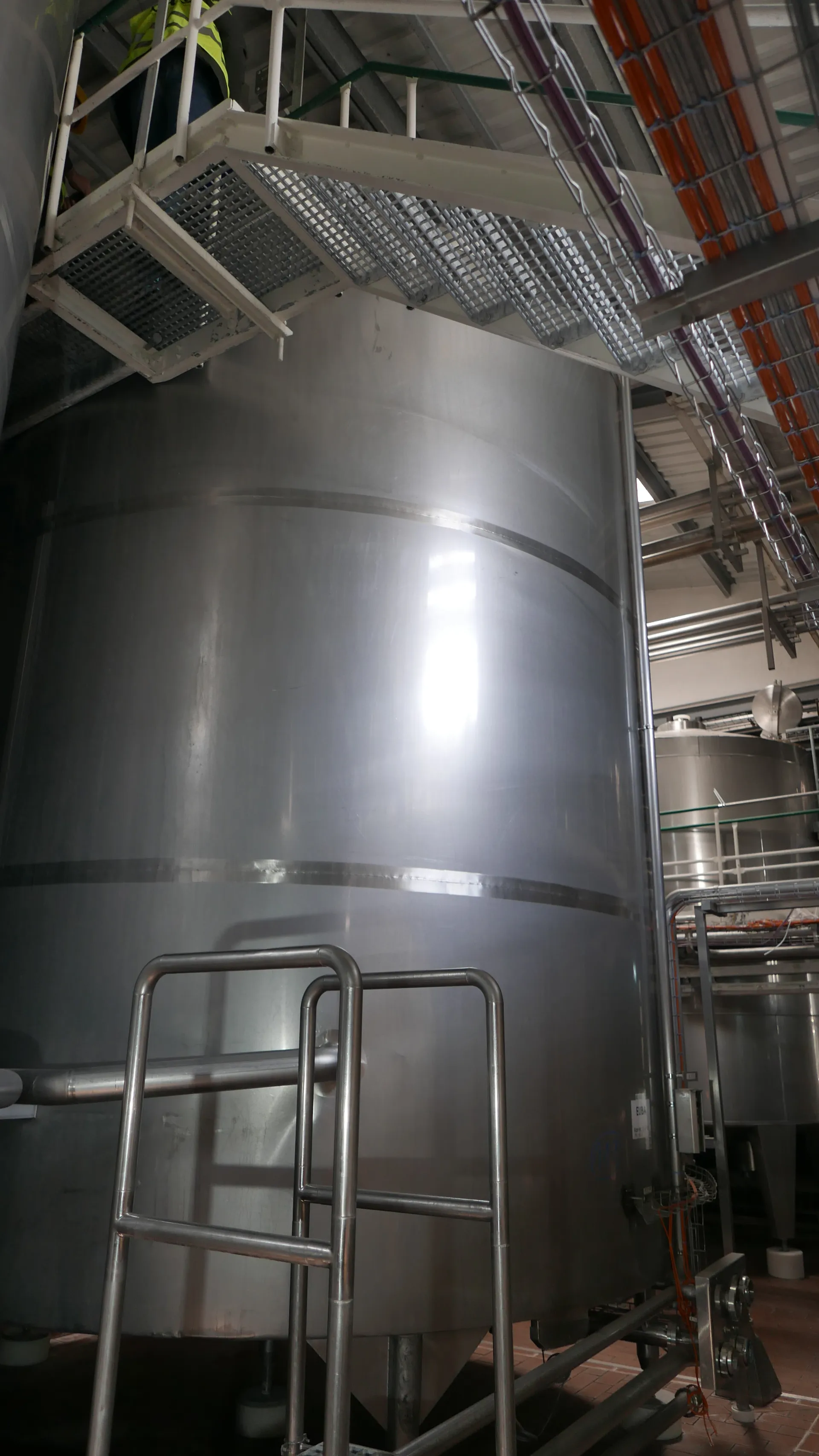 25-0142EUBA 40.000 Liter Rührwerkstank / Lagertank aus V2A isoliert