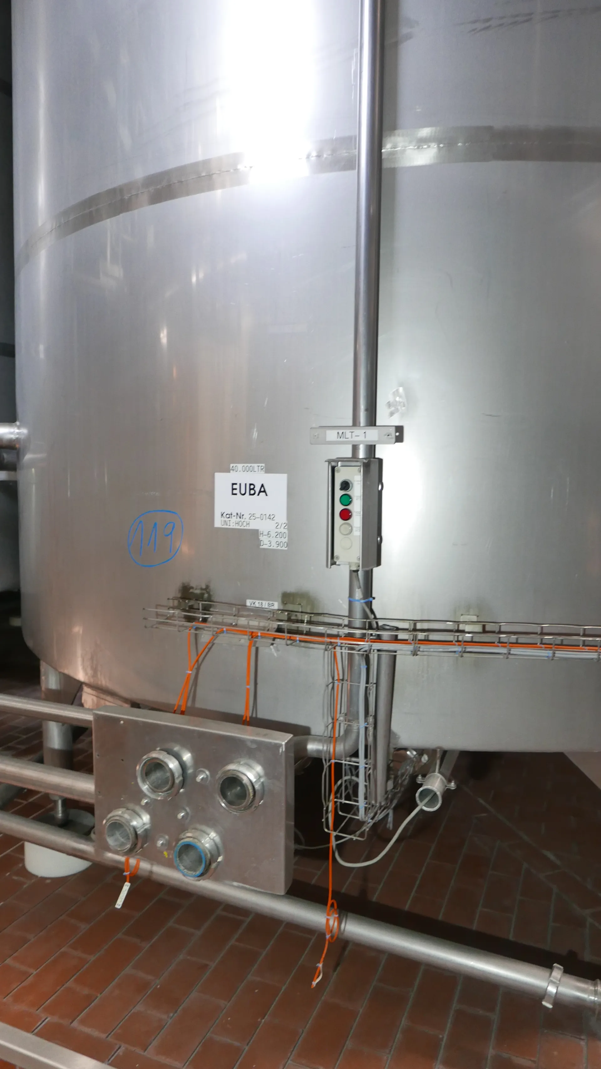 25-0142EUBA 40.000 Liter Rührwerkstank / Lagertank aus V2A isoliert