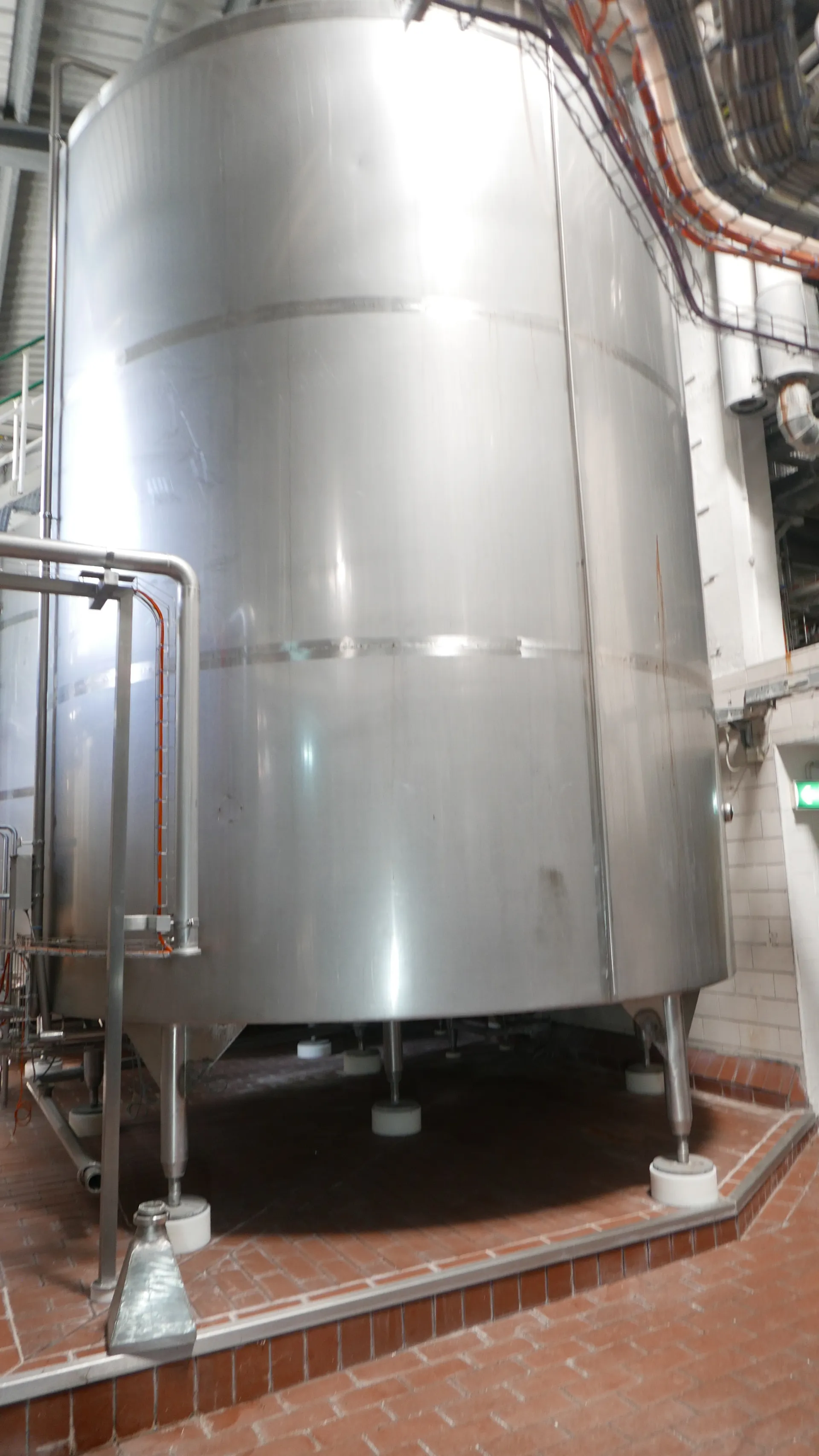 25-0142EUBA 40.000 Liter Rührwerkstank / Lagertank aus V2A isoliert