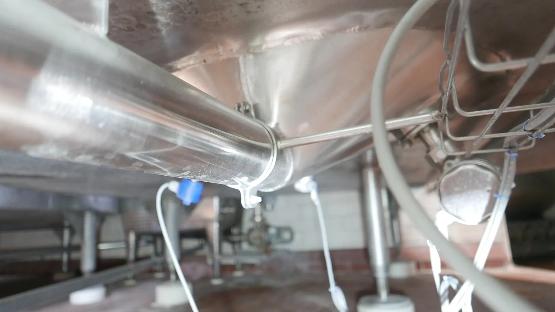 25-0142EUBA 40.000 Liter Rührwerkstank / Lagertank aus V2A isoliert