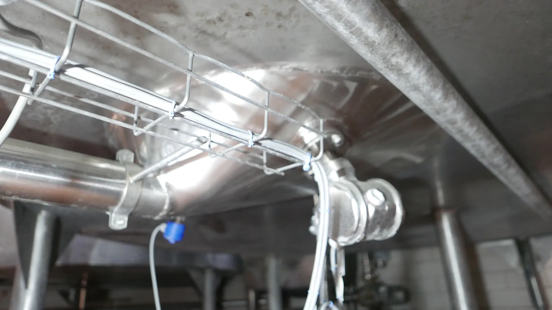 25-0142EUBA 40.000 Liter Rührwerkstank / Lagertank aus V2A isoliert