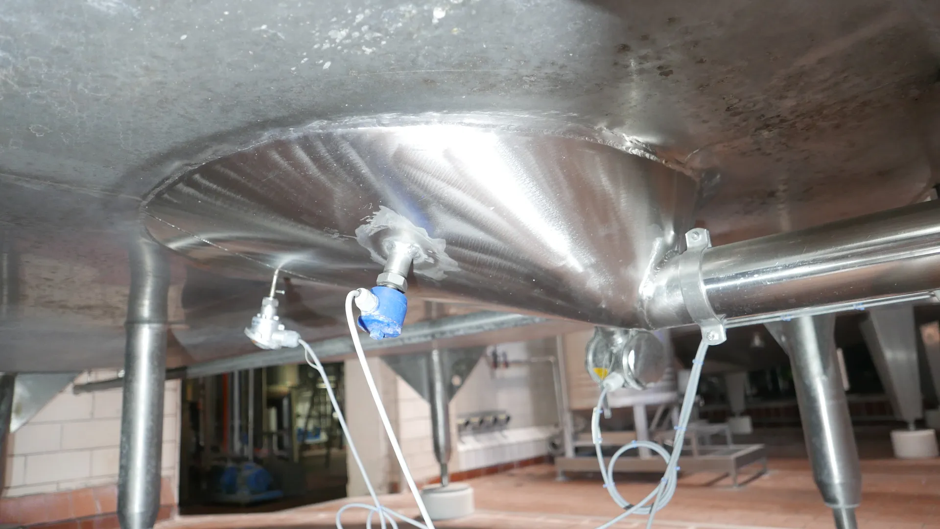 25-0142EUBA 40.000 Liter Rührwerkstank / Lagertank aus V2A isoliert