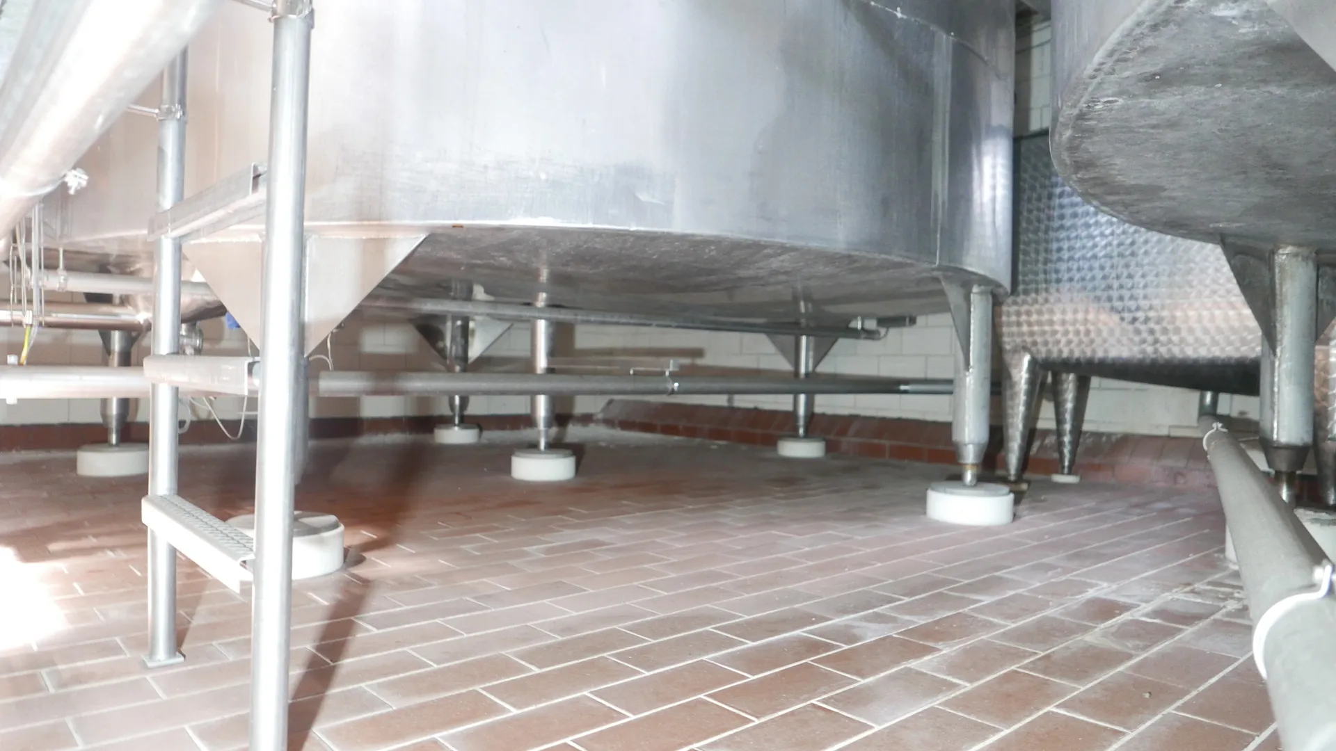 25-0142EUBA 40.000 Liter Rührwerkstank / Lagertank aus V2A isoliert