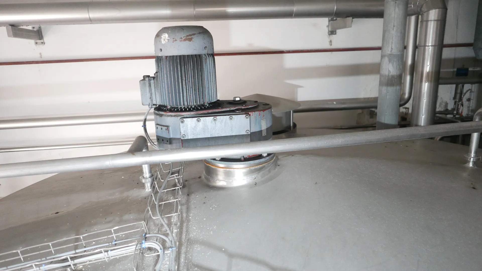 25-0142EUBA 40.000 Liter Rührwerkstank / Lagertank aus V2A isoliert