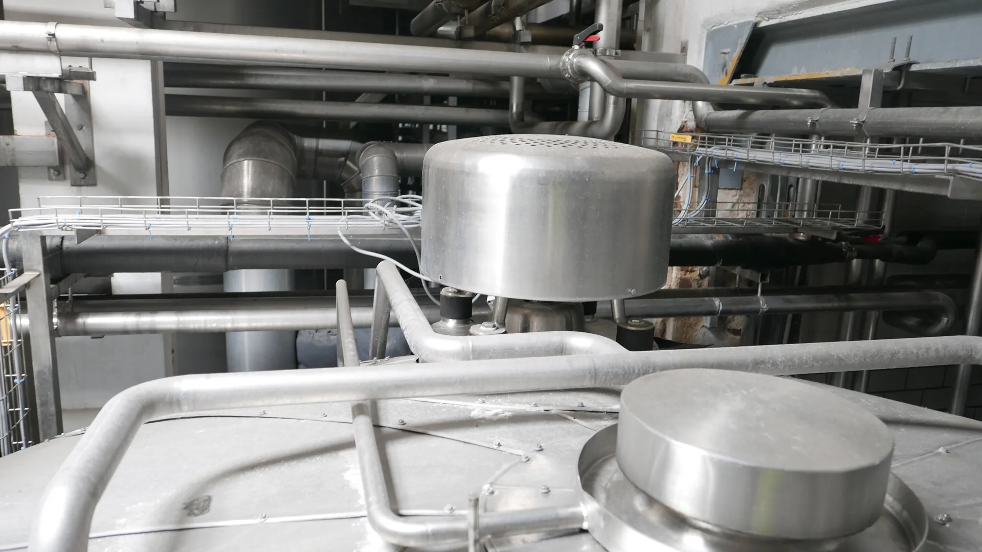 25-01423EUBA 30.000 Liter Rührwerkstank / Lagertank aus V2A isoliert
