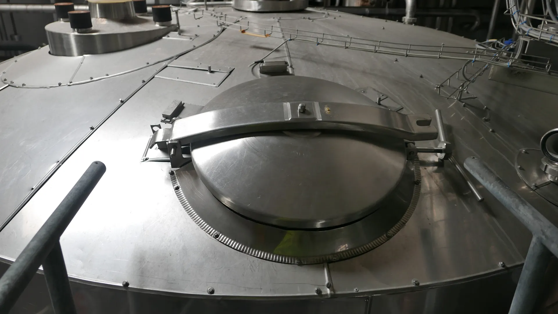25-01423EUBA 30.000 Liter Rührwerkstank / Lagertank aus V2A isoliert