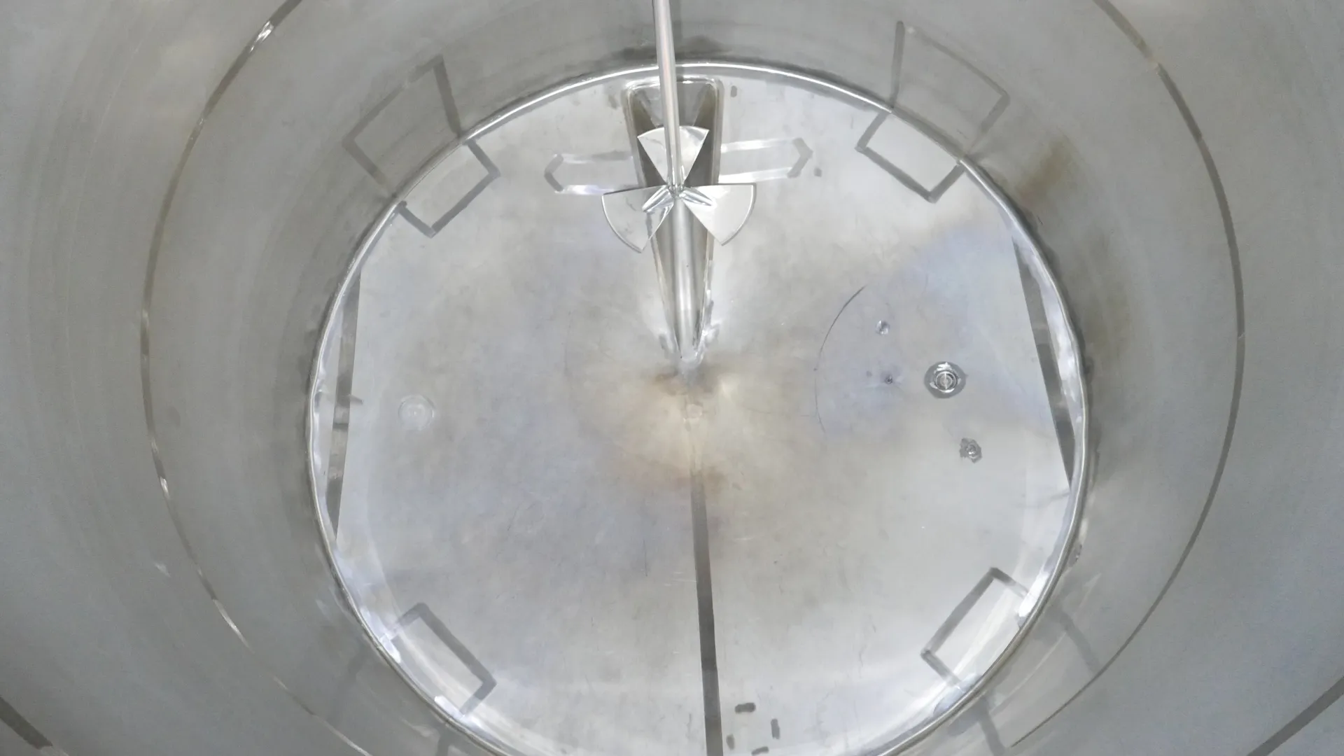 25-01423EUBA 30.000 Liter Rührwerkstank / Lagertank aus V2A isoliert