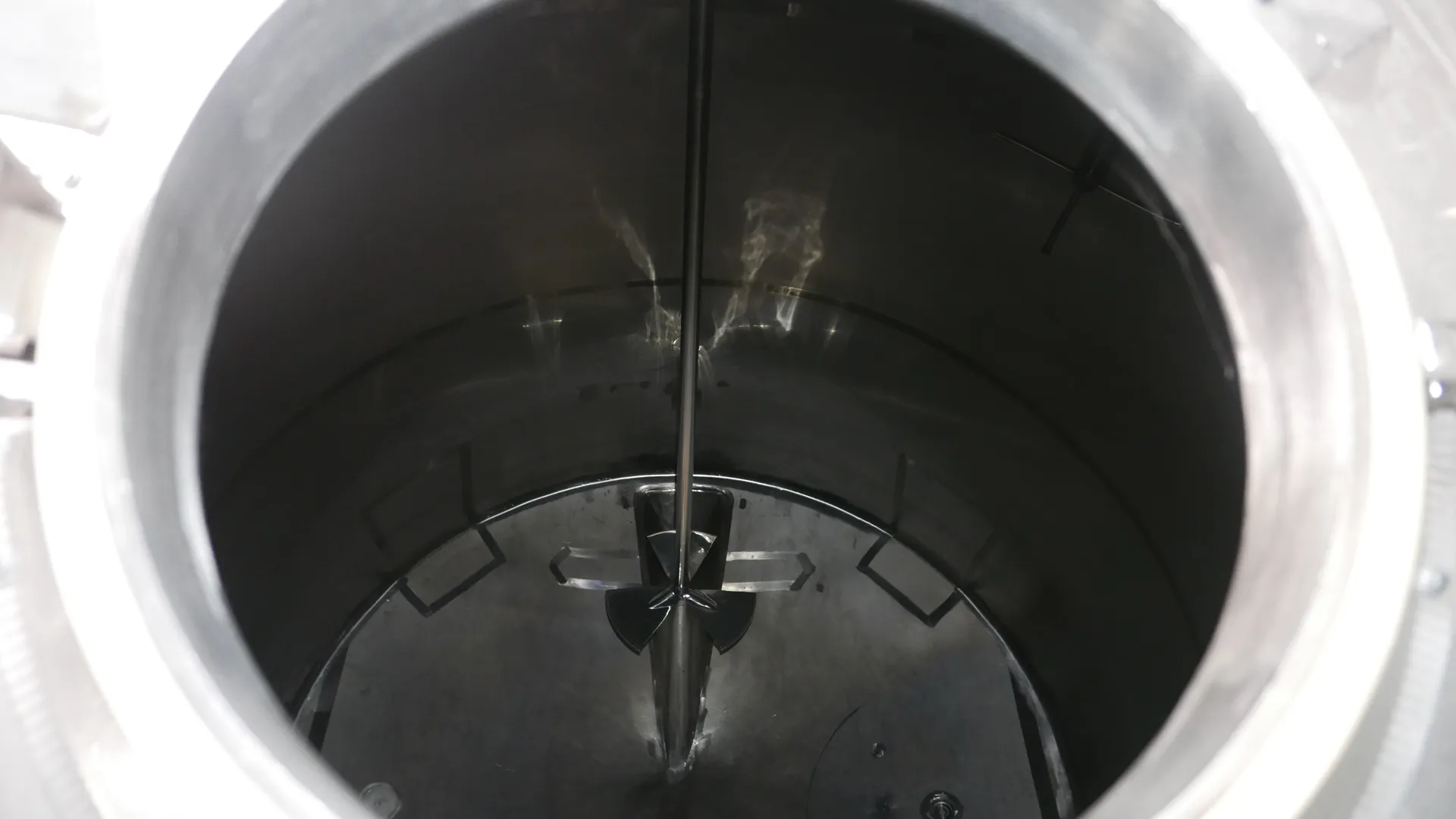25-01423EUBA 30.000 Liter Rührwerkstank / Lagertank aus V2A isoliert