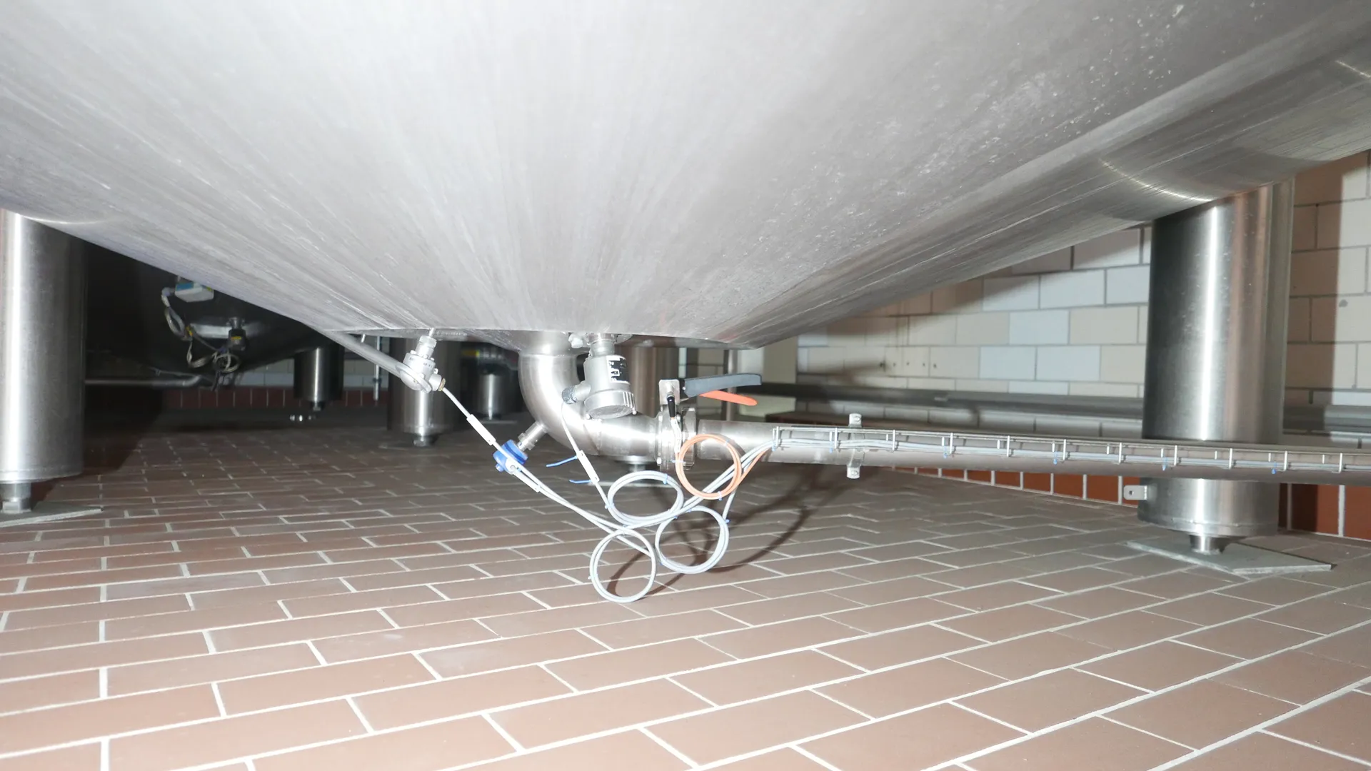 25-0145EUBA 35.000 Liter Rührwerkstank / Lagertank aus V2A isoliert
