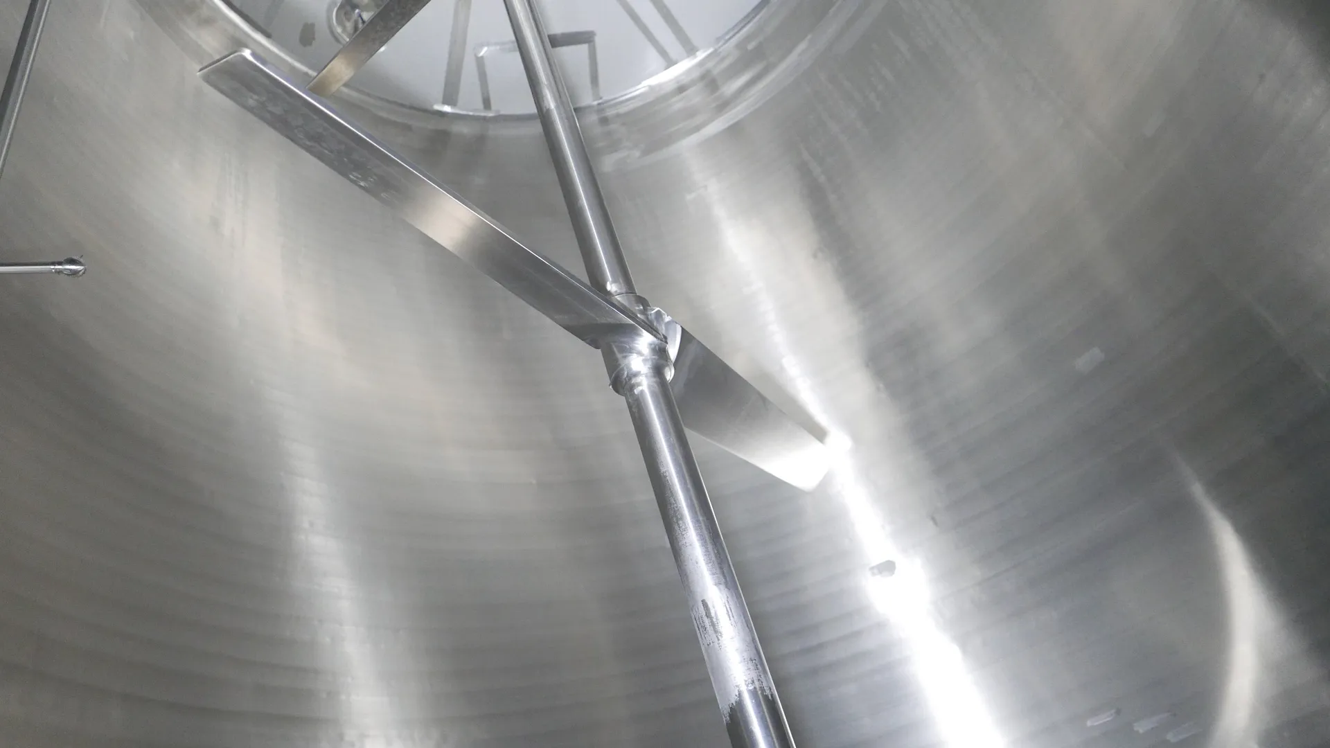 25-0145EUBA 35.000 Liter Rührwerkstank / Lagertank aus V2A isoliert