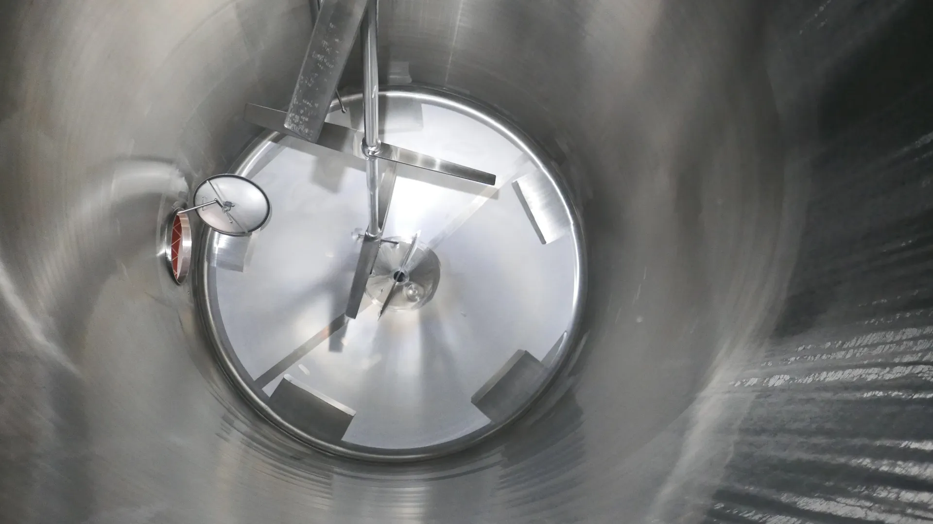 25-0145EUBA 35.000 Liter Rührwerkstank / Lagertank aus V2A isoliert