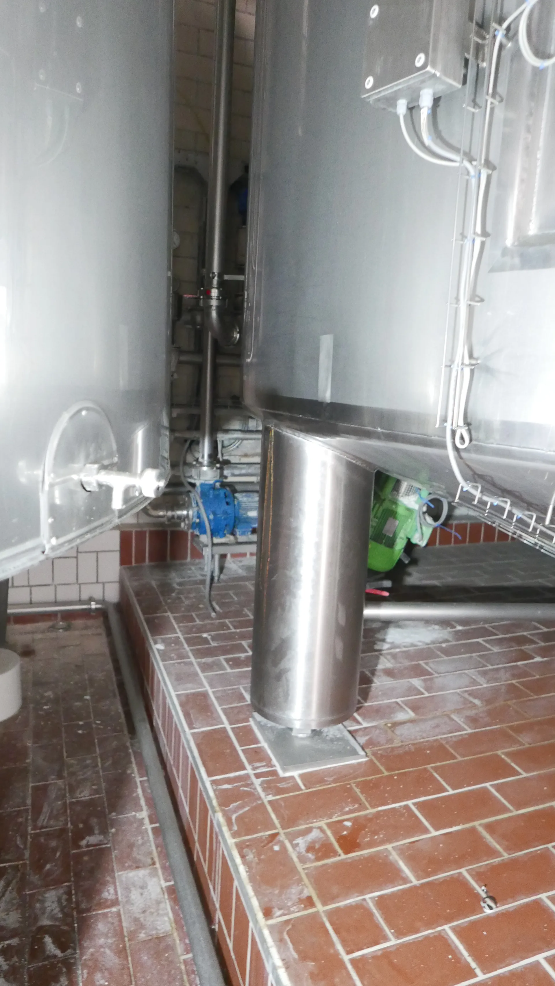 25-0144EUBA 60.000 + 30.000 + 30.000 Liter 3-Stocktank / Rührwerkstank / Lagertank aus V2A