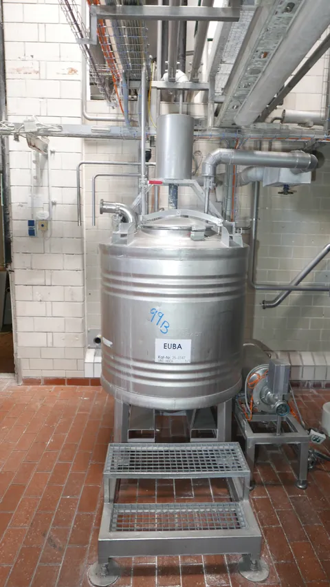 25-0147EUBA 800 Liter Reinigungsbehälter  aus V2A mit Zulauf für Dampfbeheizung 