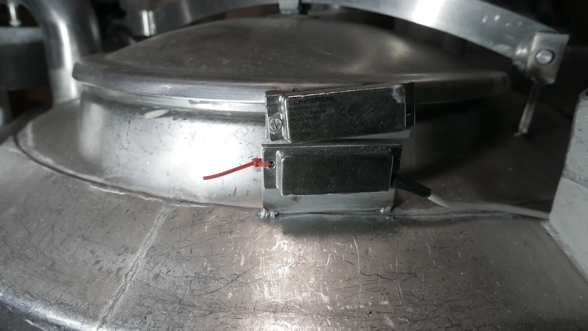 25-0147EUBA 800 Liter Reinigungsbehälter  aus V2A mit Zulauf für Dampfbeheizung 
