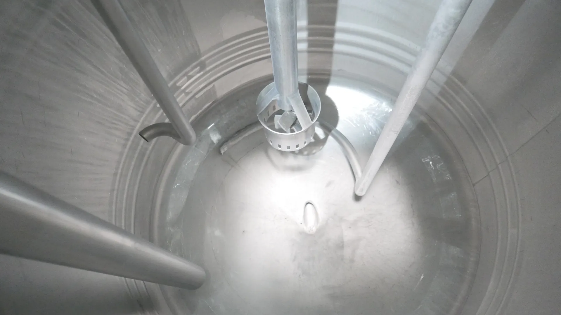 25-0147EUBA 800 Liter Reinigungsbehälter  aus V2A mit Zulauf für Dampfbeheizung 