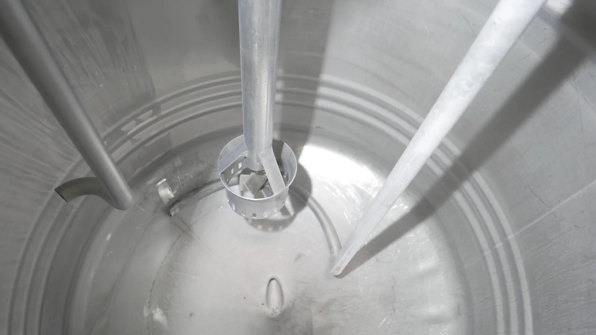 25-0147EUBA 800 Liter Reinigungsbehälter  aus V2A mit Zulauf für Dampfbeheizung 
