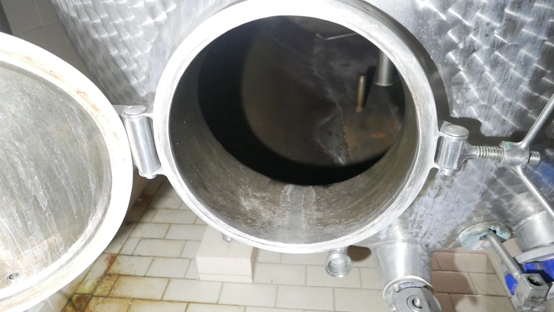 25-0148EUBA 10.000 Liter Lagertank isoliert liegend aus V2A