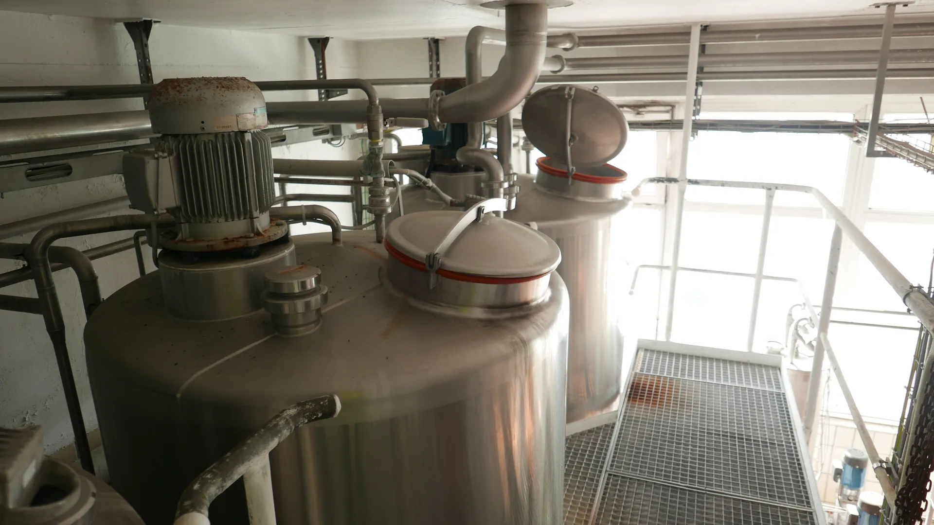 25-0160EUBA 3.000 Liter Rührwerkstank aus V2A