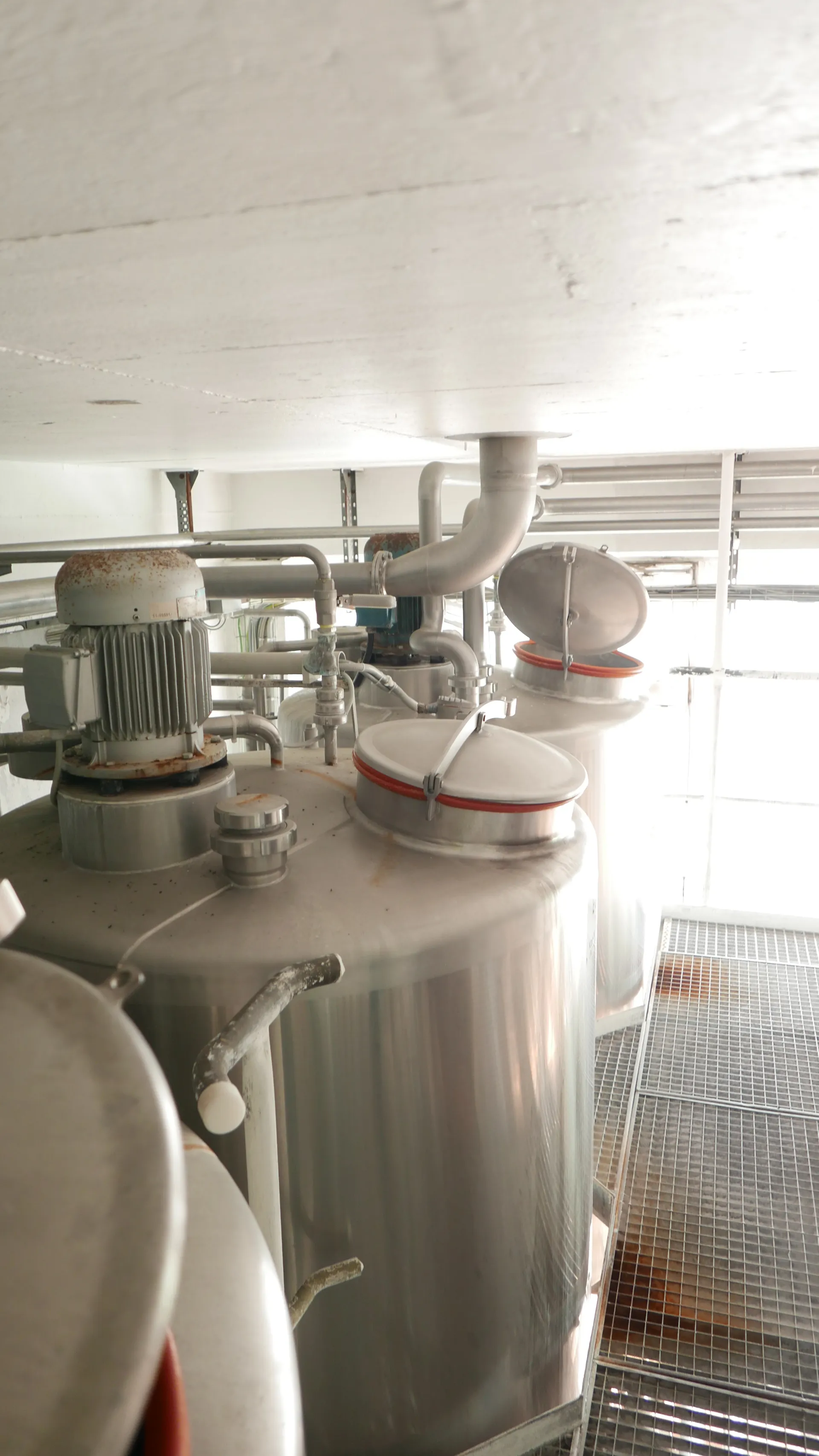25-0160EUBA 3.000 Liter Rührwerkstank aus V2A