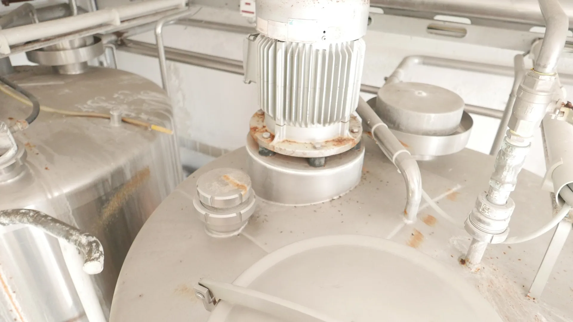 25-0160EUBA 3.000 Liter Rührwerkstank aus V2A