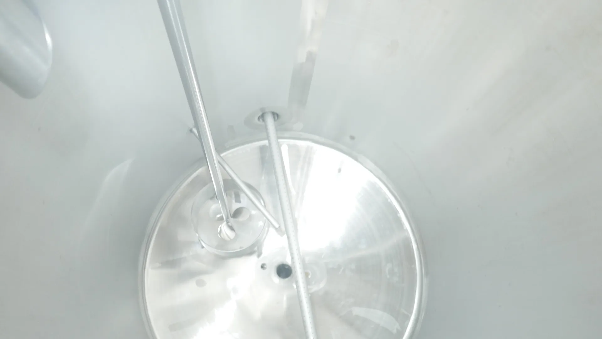25-0160EUBA 3.000 Liter Rührwerkstank aus V2A