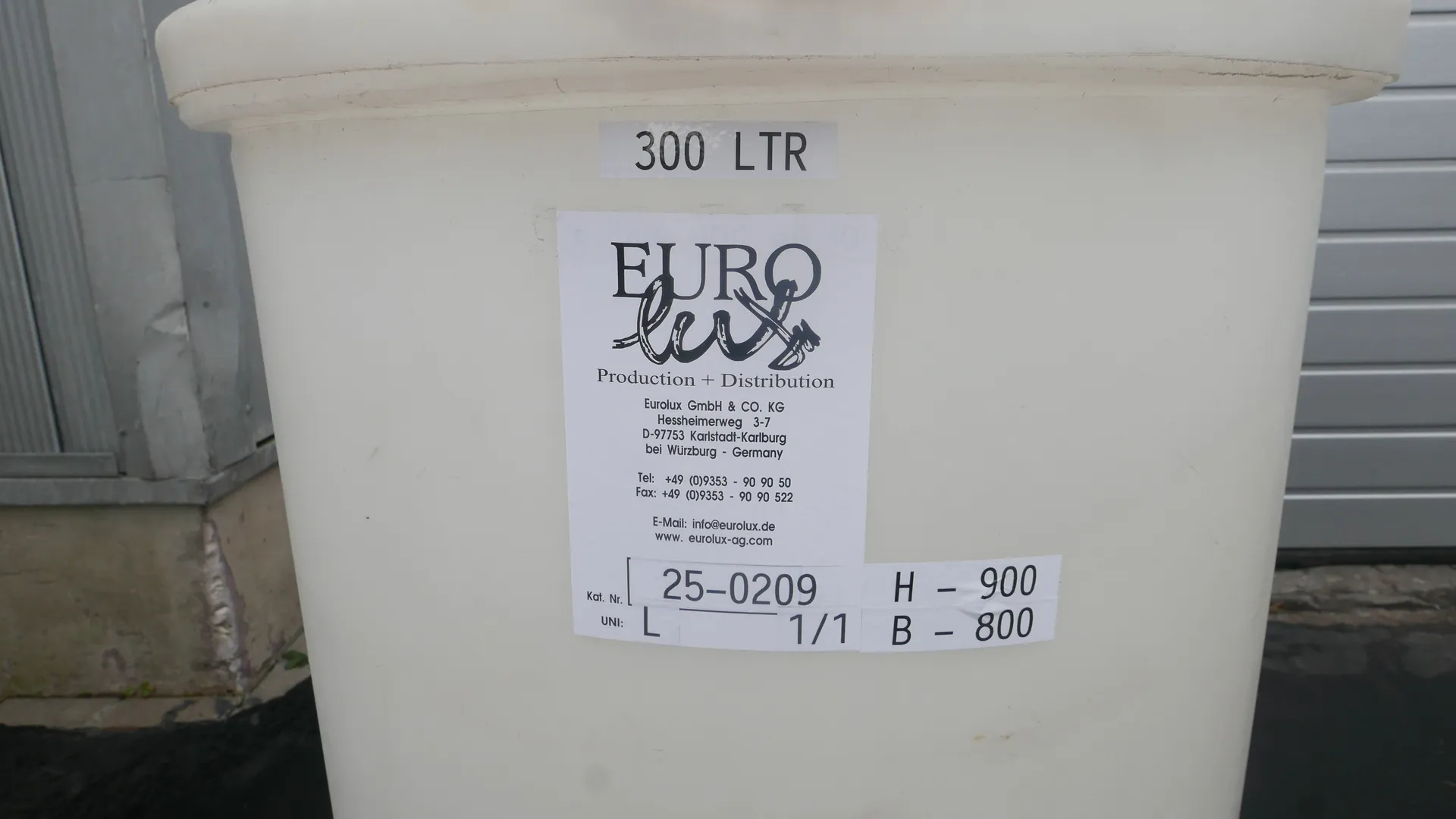 25-0211 GFK Tank 300 Liter