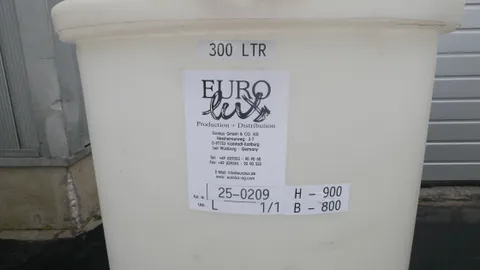 25-0211 GFK Tank 300 Liter